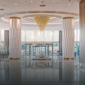 Decorative column coverings for hotels, resorts, and event spaces